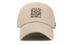 Baseballcap Only my dog knows me well, sand